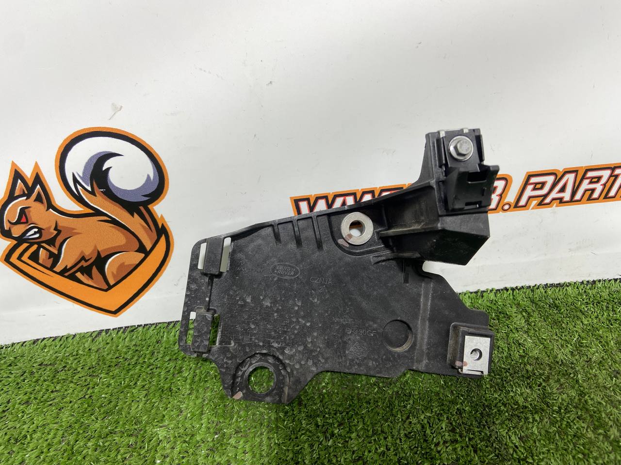 LR152246 Oil cooler bracket for automatic transmission of Range Rover Sport L461 (2023-) Used cost 30 € in stock 2 pcs.
