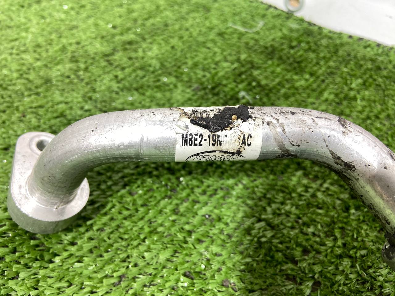 LR153386 Range Rover Sport L461 (2023-) used air conditioner compressor pipe. cost 120 € in stock 3 pcs.