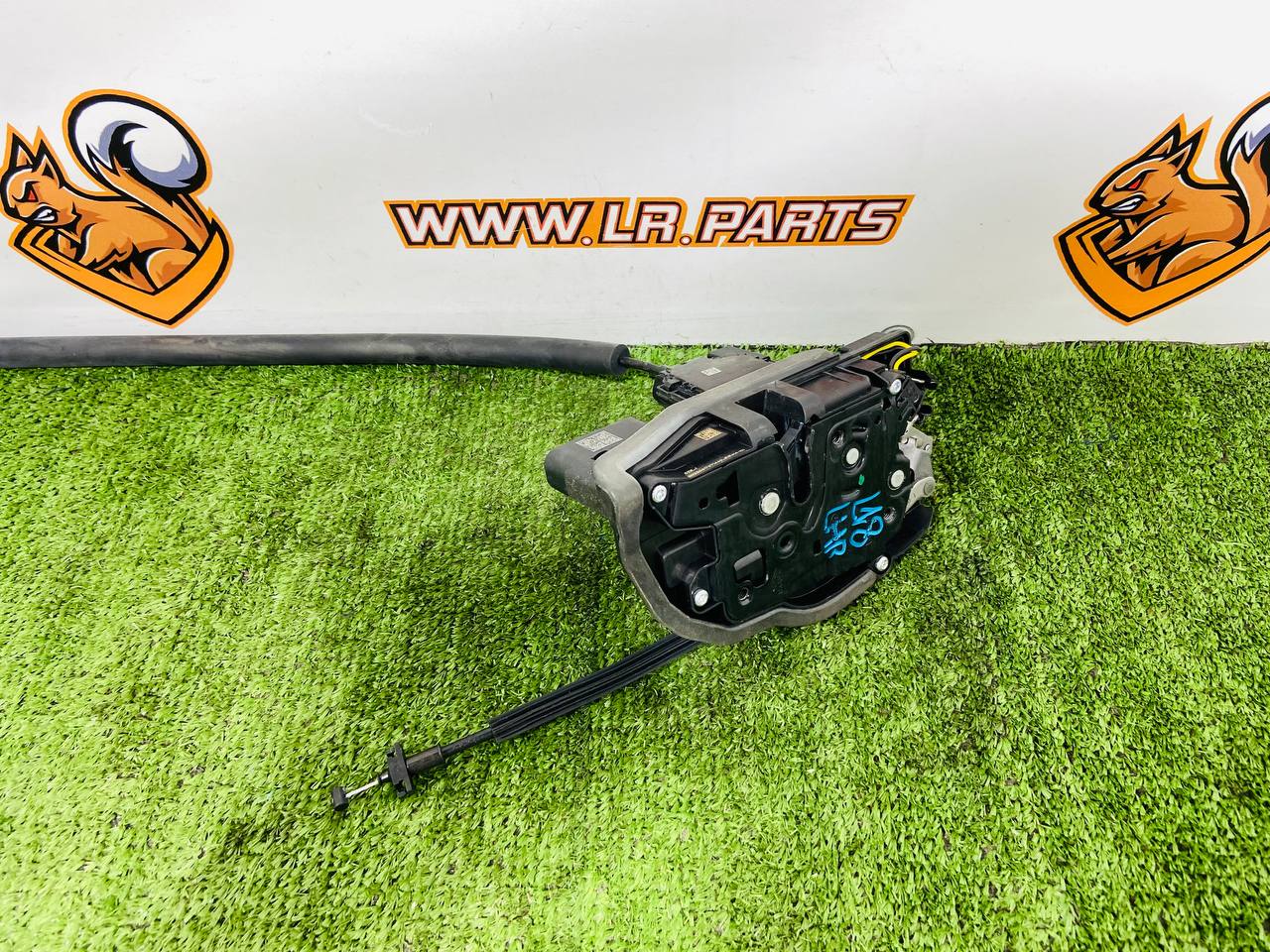 LR153730 Rear left door lock for Range Rover L460 (2023-) Used cost 260 € in stock 3 pcs.