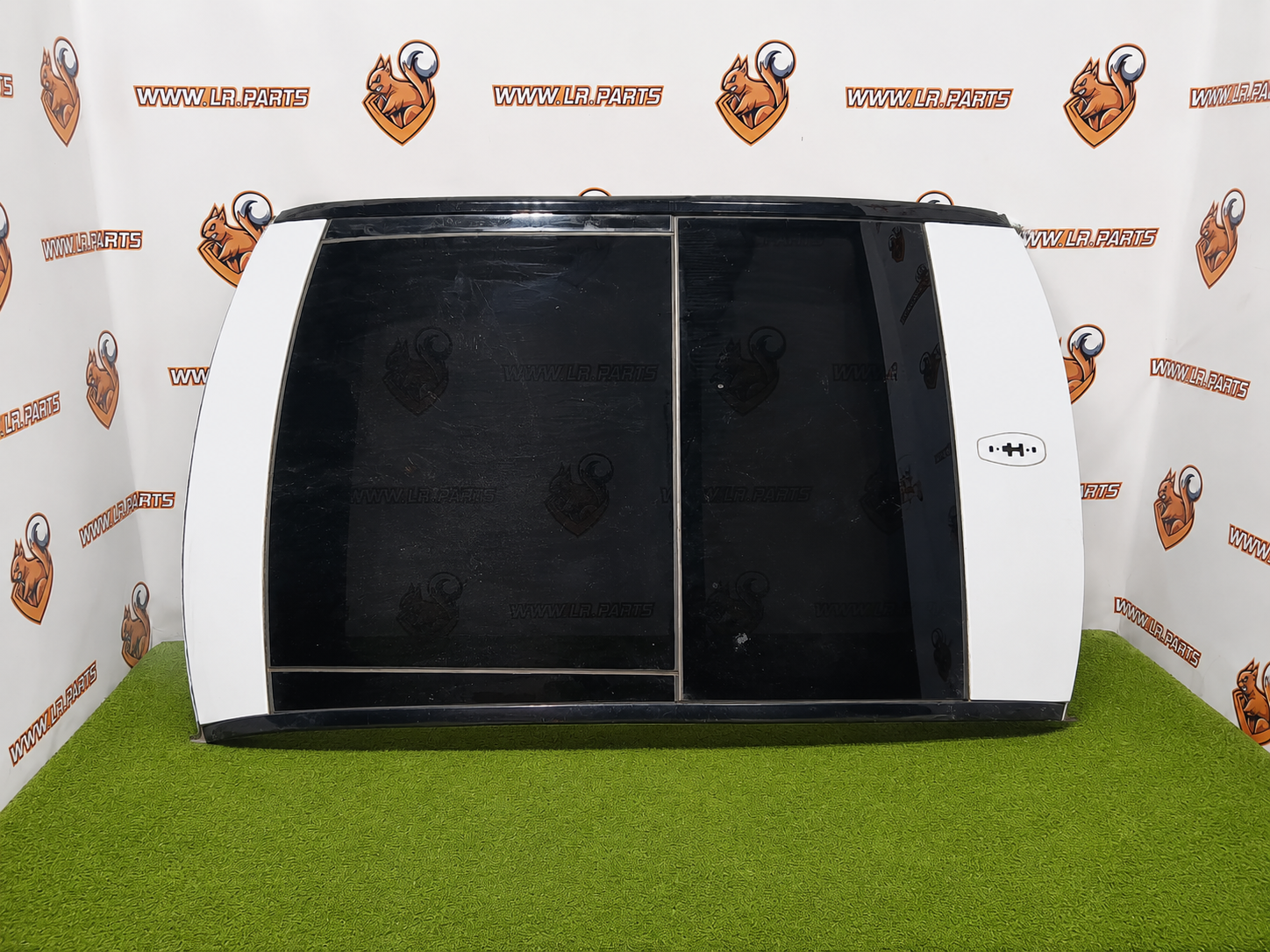 LR156858 Rear panoramic roof glass for Range Rover Velar L560 (2018-) used - Image 15