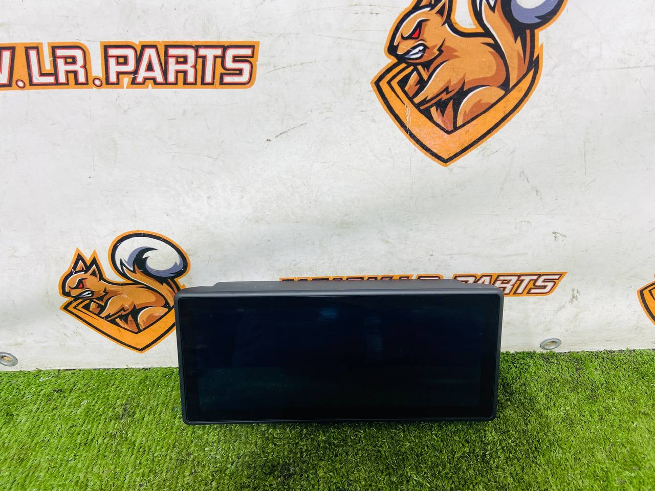 LR160029 Used multimedia screen Land Rover New Defender L663 (2020-) cost 900 € in stock 1 pcs.
