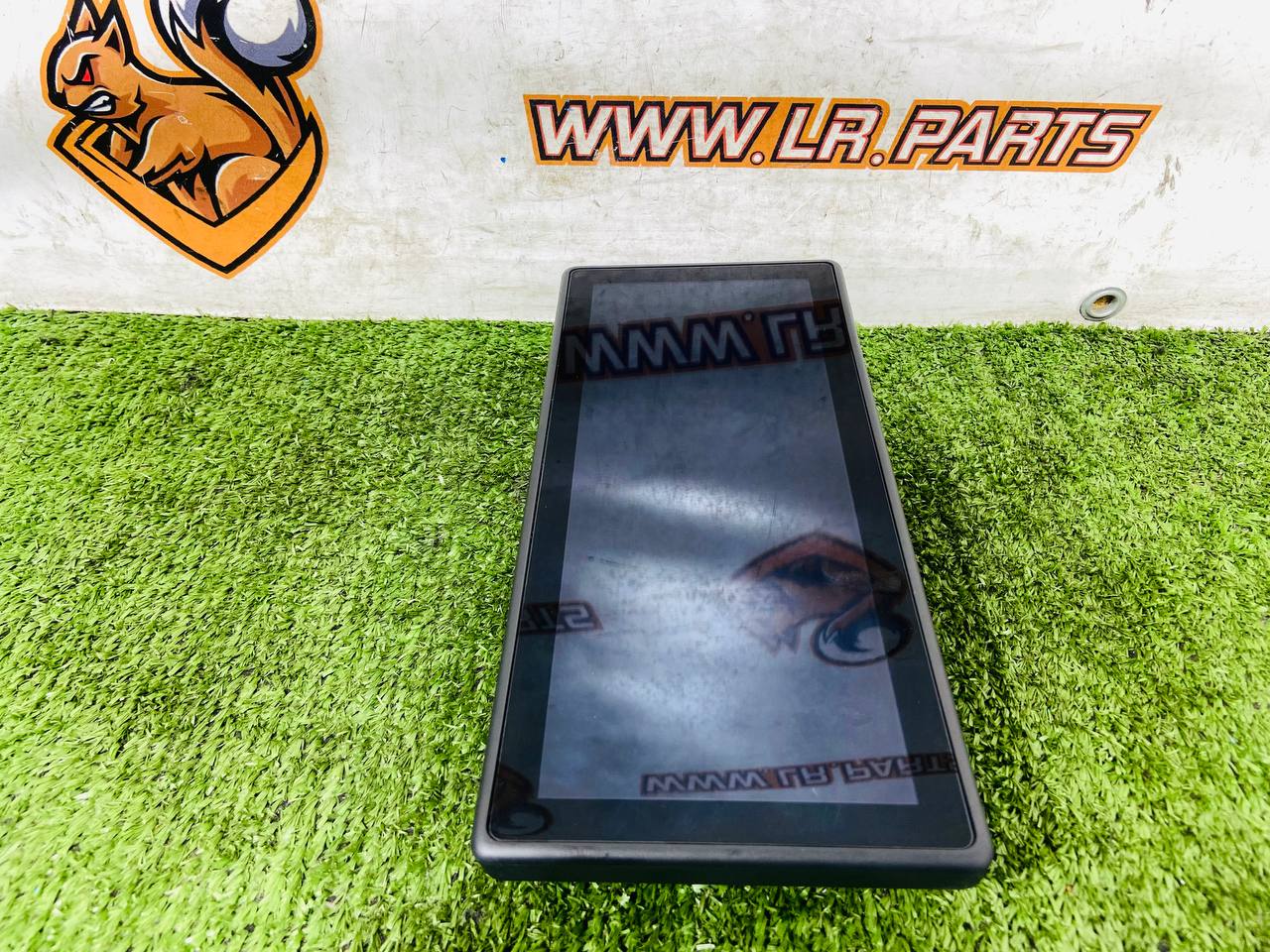 LR160029 Used multimedia screen Land Rover New Defender L663 (2020-) cost 900 € in stock 1 pcs.