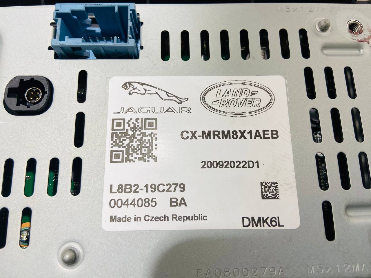 LR160029 Used multimedia screen Land Rover New Defender L663 (2020-) cost 900 € in stock 1 pcs.