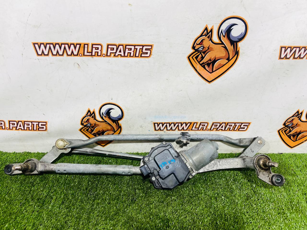 LR161380 Wiper Arm Trapezoid RHD Range Rover Sport L494 (2013-2023) Used cost 100 € in stock 2 pcs.