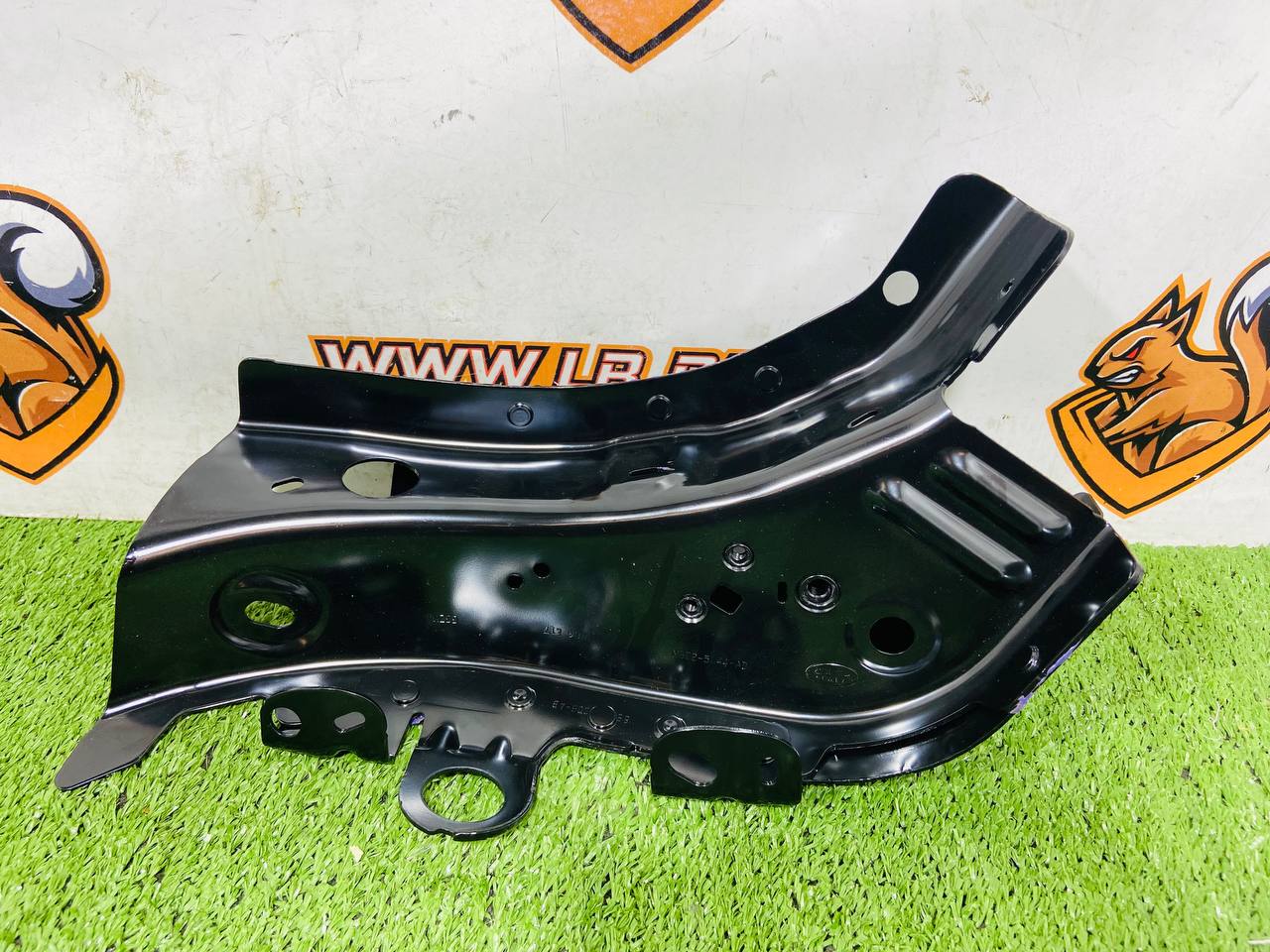 LR163258 Reinforcement of the front wing of Range Rover L460 Sport L461 cost 220 € in stock 2 pcs.