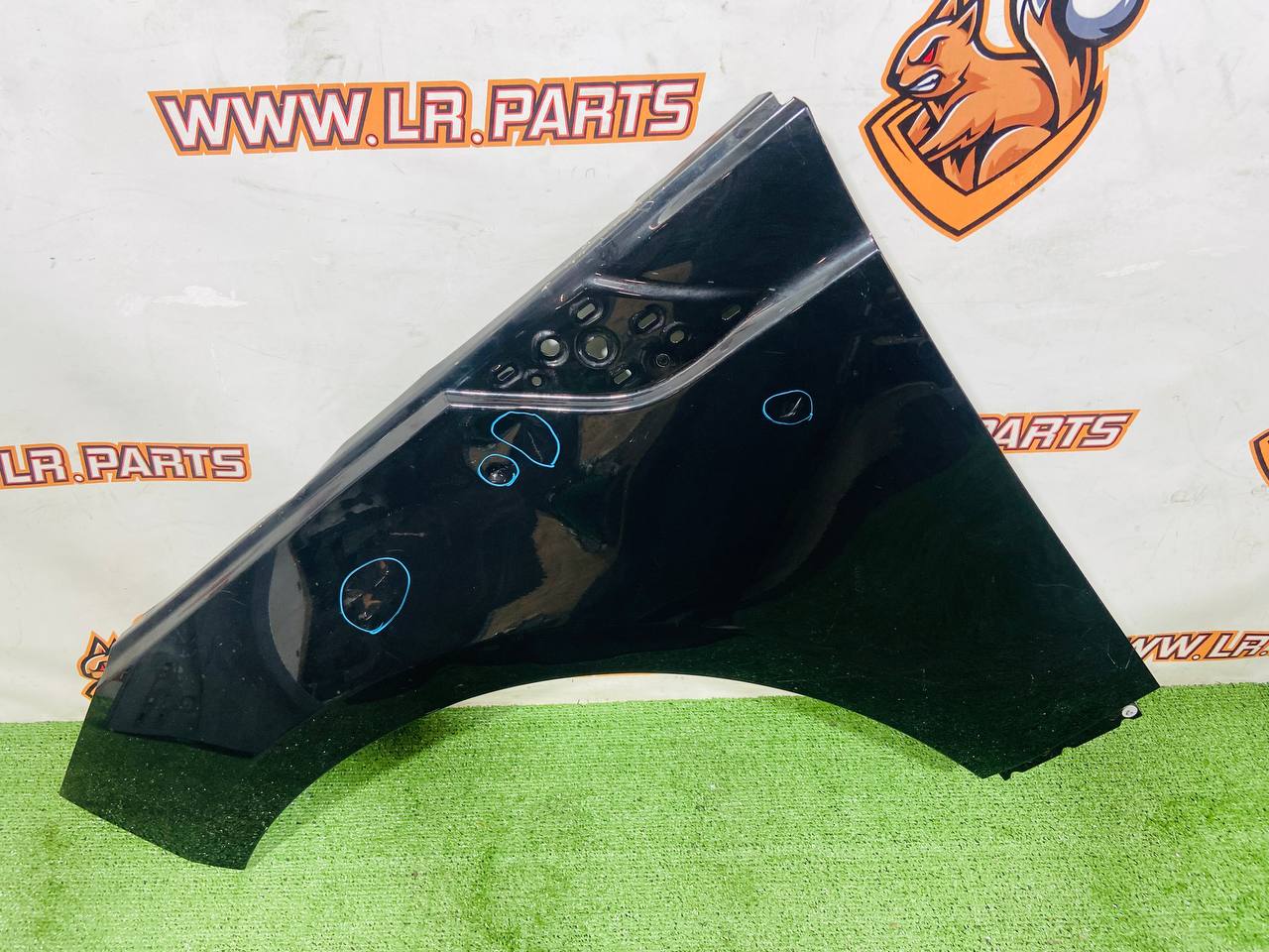 LR167074 Front Left Wing Range Rover Sport L461 (2023-) Used cost 420 € in stock 2 pcs.