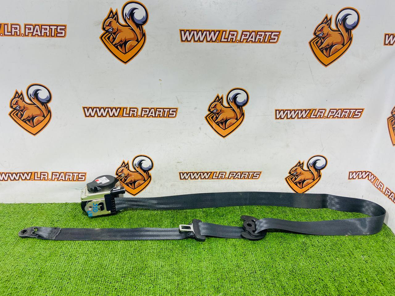 LR167954 Seat belt front left Land Rover Discovery Sport L550 (2015-) Used. cost € in stock 1 pcs.