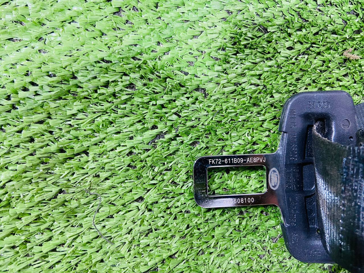 LR167954 Seat belt front left Land Rover Discovery Sport L550 (2015-) Used. cost € in stock 1 pcs.