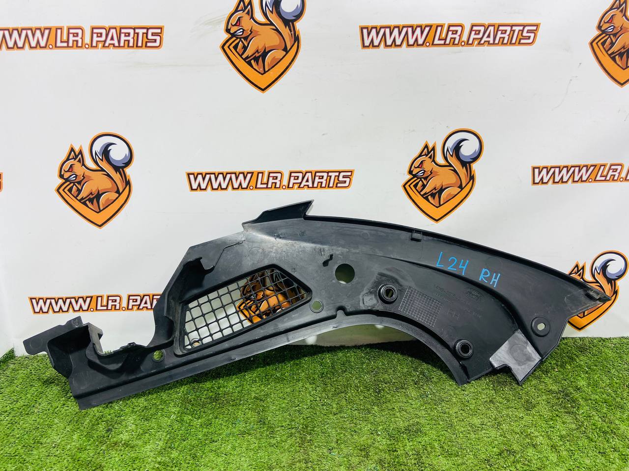 LR168924 Front right headlight overlay for Range Rover Sport L461 (2023-) Used cost 90 € in stock 3 pcs.