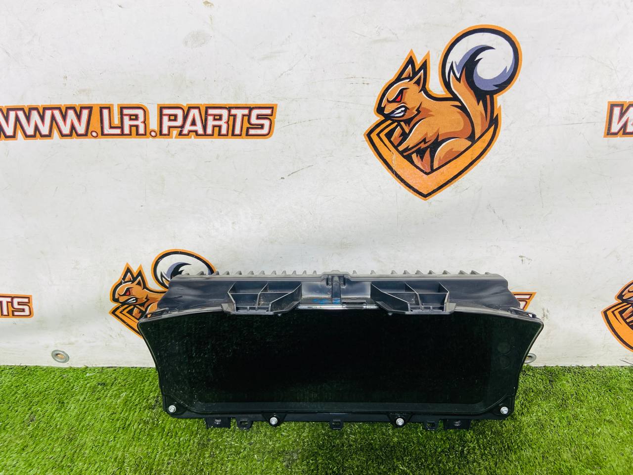 LR171624 TFT Instrument Panel 2021 - Land Rover Discovery 5 L462 (2017-) Used cost 850 € in stock 1 pcs.