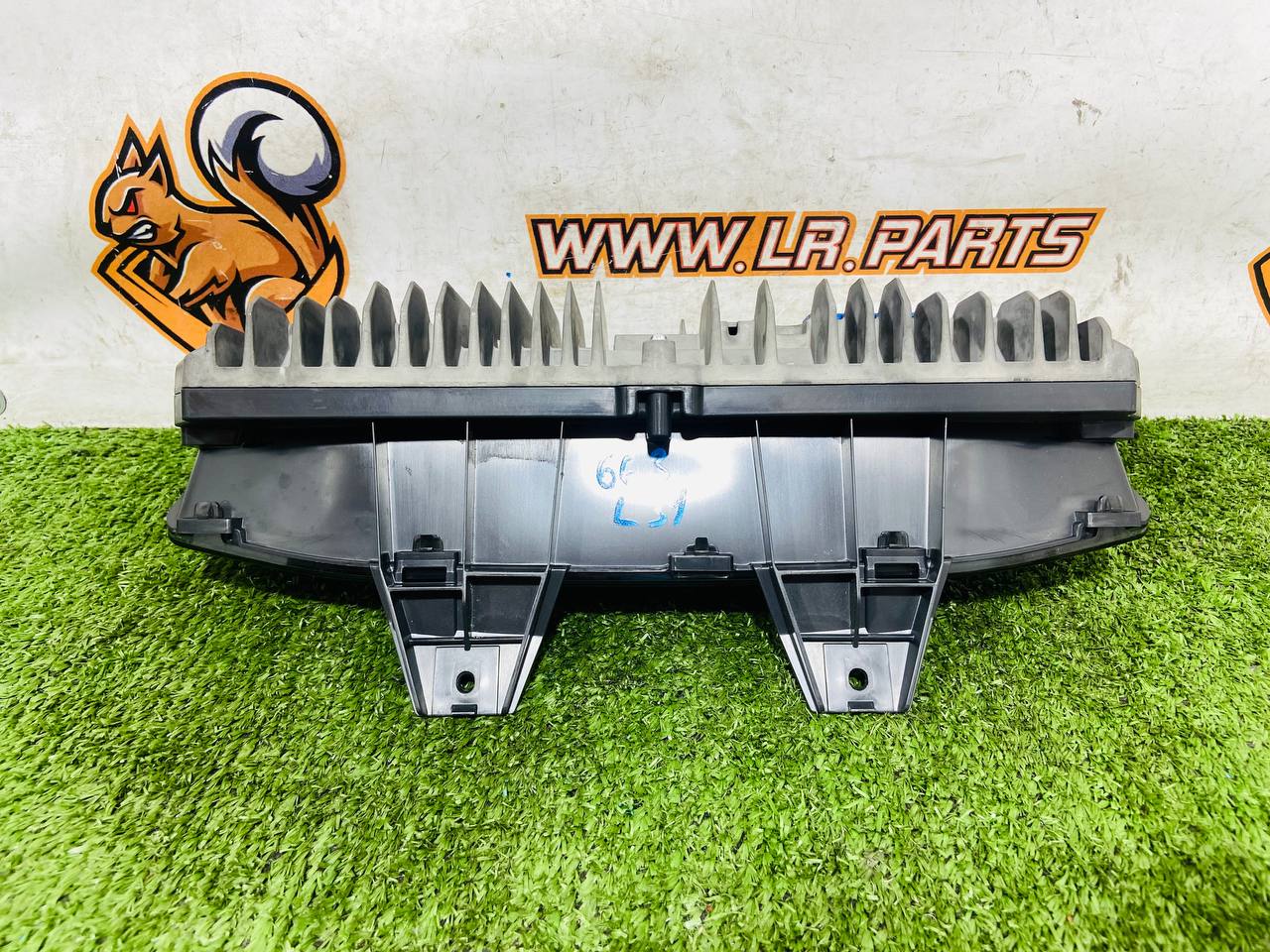 LR171624 TFT Instrument Panel 2021 - Land Rover Discovery 5 L462 (2017-) Used cost 850 € in stock 1 pcs.
