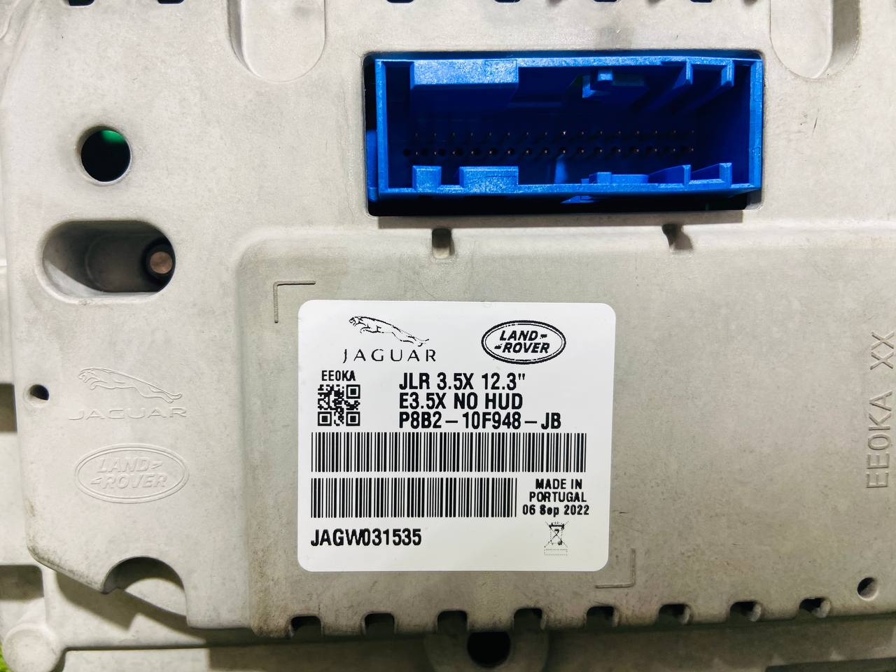 LR171624 TFT Instrument Panel 2021 - Land Rover Discovery 5 L462 (2017-) Used cost 850 € in stock 1 pcs.
