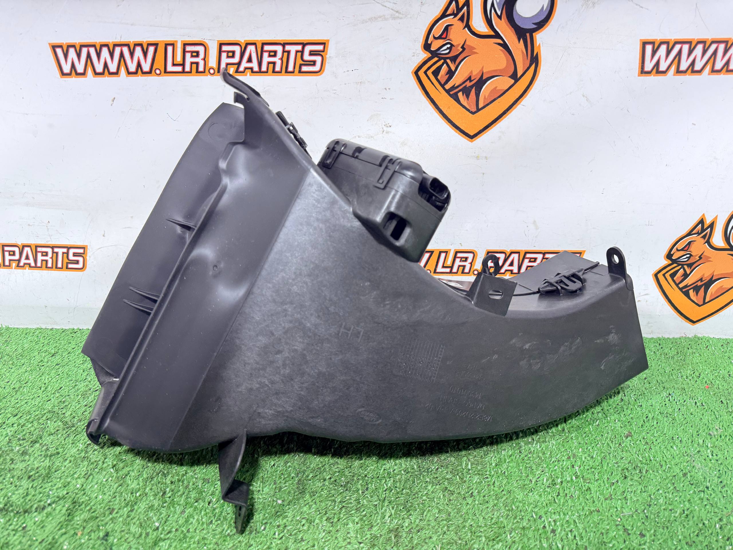 LR173211 Left brake caliper cooling channel for Land Rover Range Rover L460 cost 150 € in stock 1 pcs.
