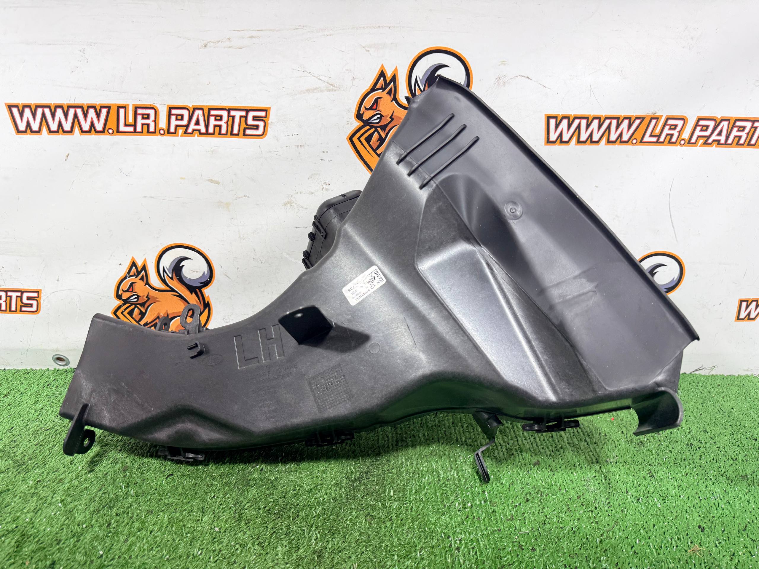 LR173211 Left brake caliper cooling channel for Land Rover Range Rover L460 cost 150 € in stock 1 pcs.