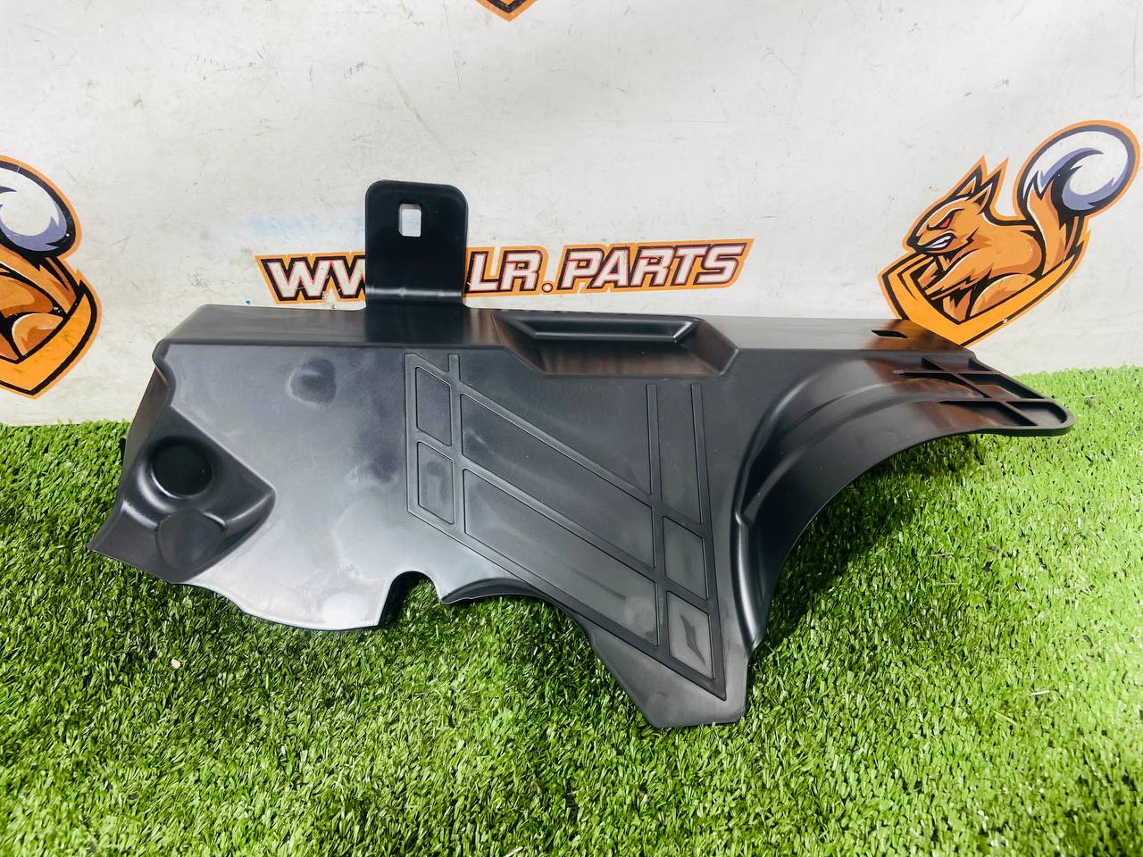 LR176177 Right Splash Guard Sport L461 cost € in stock 2 pcs.