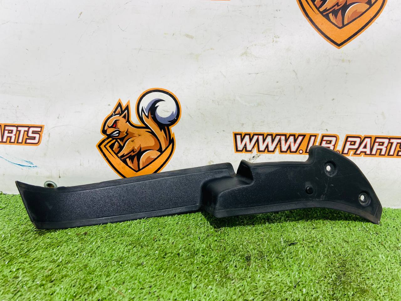 LR176377 Left trunk lid finish for Range Rover Sport L461 (2023-) Used cost 70 € in stock 4 pcs.