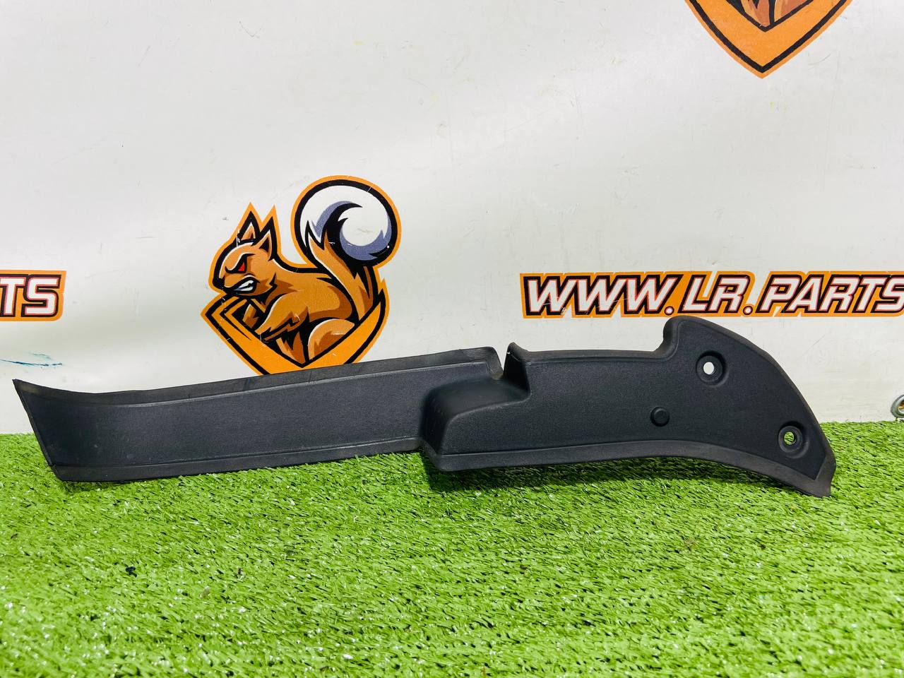 LR176377 Left trunk lid finish for Range Rover Sport L461 (2023-) Used cost 70 € in stock 4 pcs.