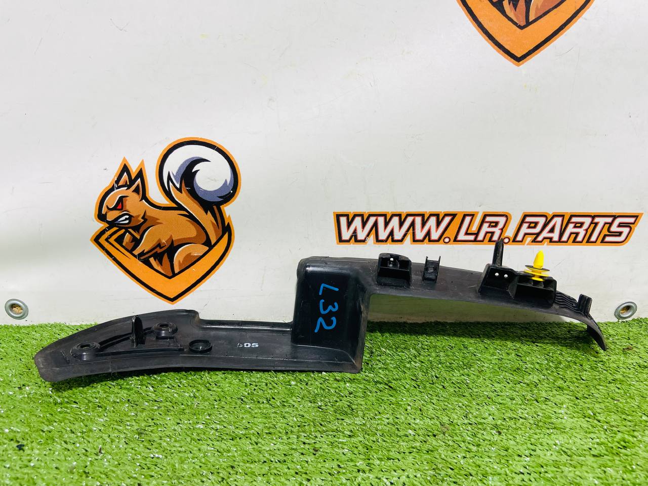 LR176377 Left trunk lid finish for Range Rover Sport L461 (2023-) Used cost 70 € in stock 4 pcs.