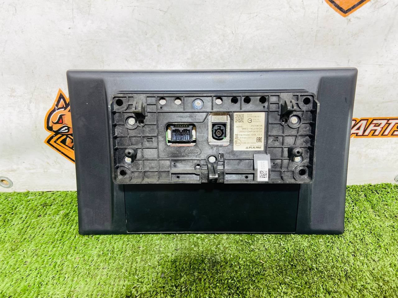 LR176607 Screen of the Range Rover Sport L461 (2023-) multimedia system Used - Image 24
