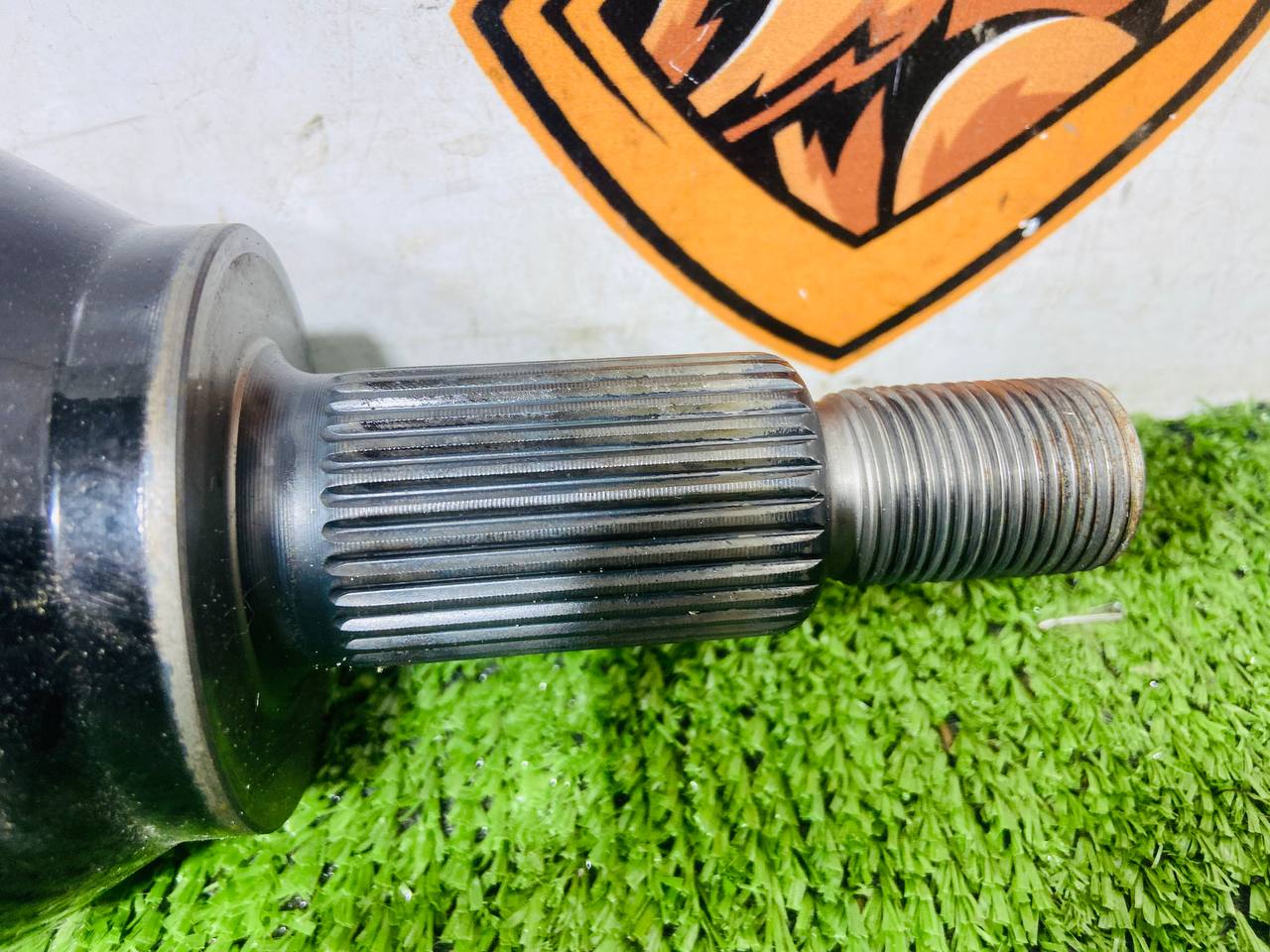 LR180095 Right rear drive shaft Land Rover Discovery Sport L550 (2015-) Used cost € in stock 1 pcs.