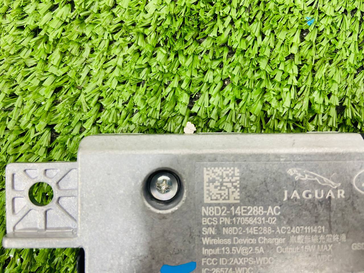 LR180129 Wireless charger for Range Rover Evoque New L551 (2019-) phone Used cost € in stock 1 pcs.