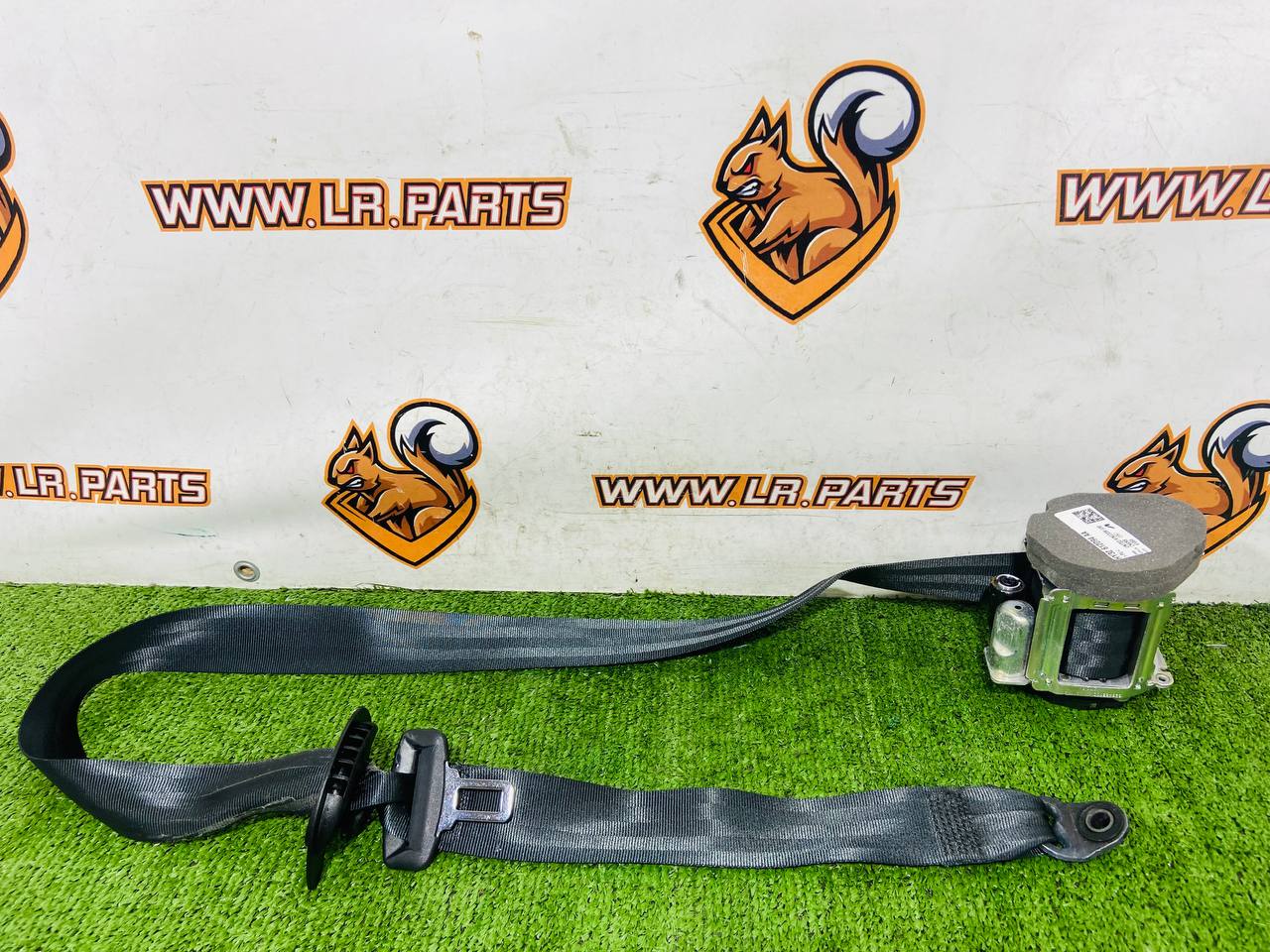 LR180152 Seat belt rear right Land Rover Discovery Sport L550 (2015-) Used cost € in stock 1 pcs.