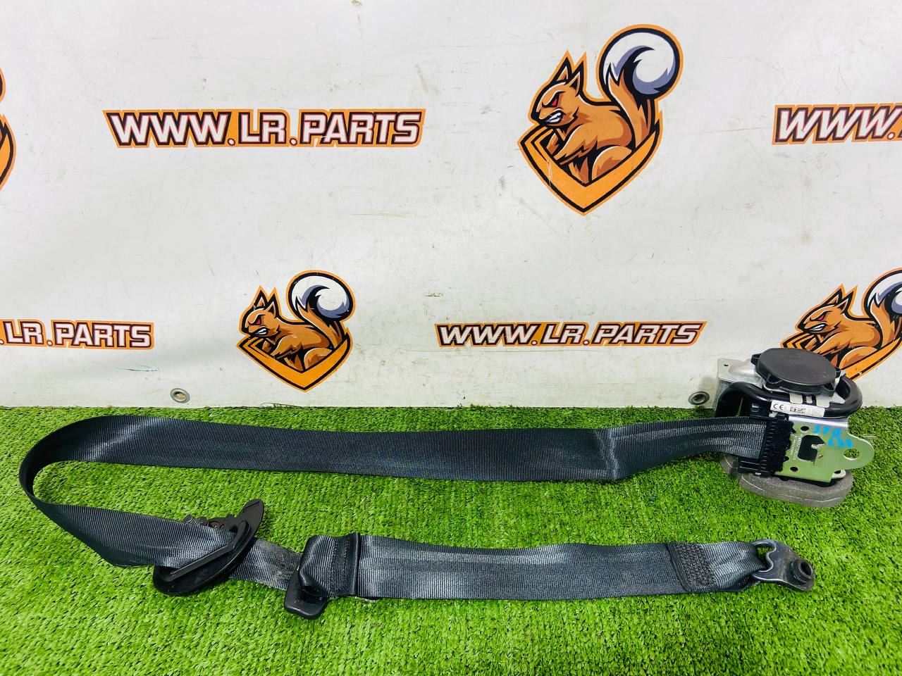 LR180152 Seat belt rear right Land Rover Discovery Sport L550 (2015-) Used cost € in stock 1 pcs.