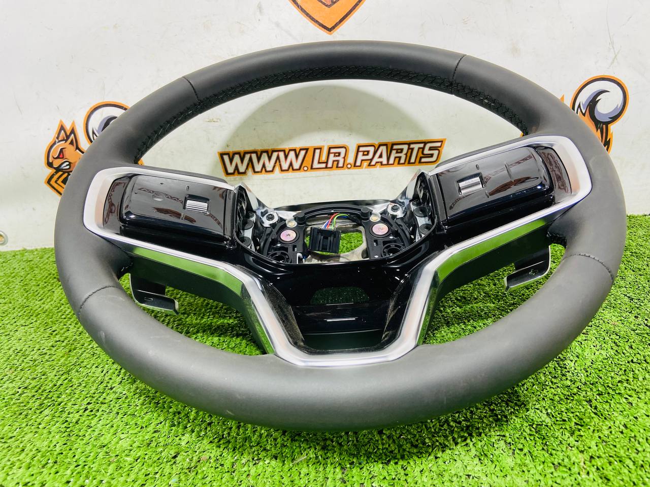 LR180584 Steering wheel under AIR BAG without heating for Land Rover Discovery Sport L550 (2015-) Used cost € in stock 1 pcs.