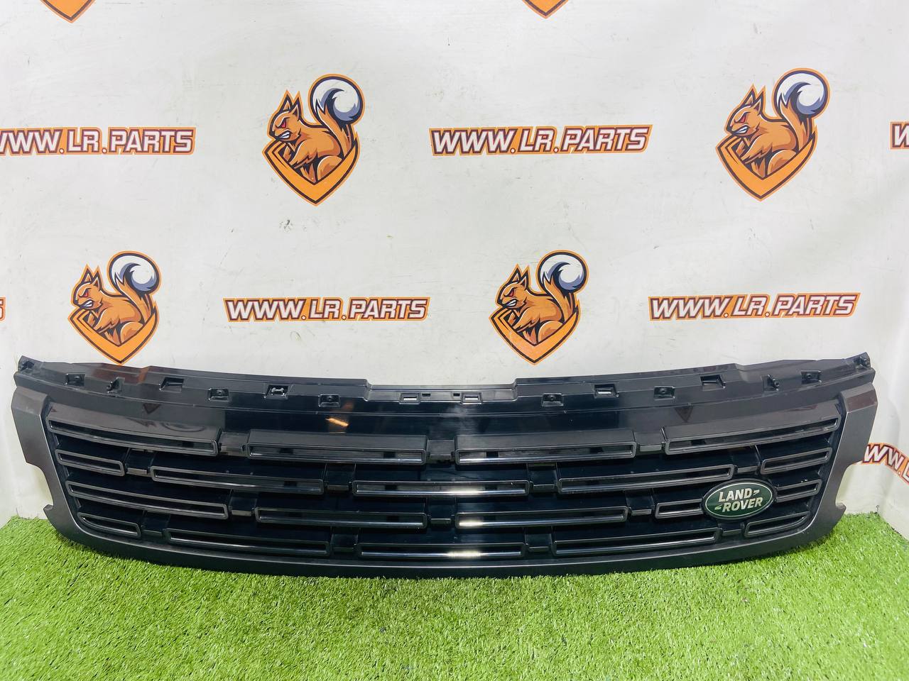 LR181752 Grille without upper part Range Rover Sport L461 (2023-) Used cost € in stock 2 pcs.
