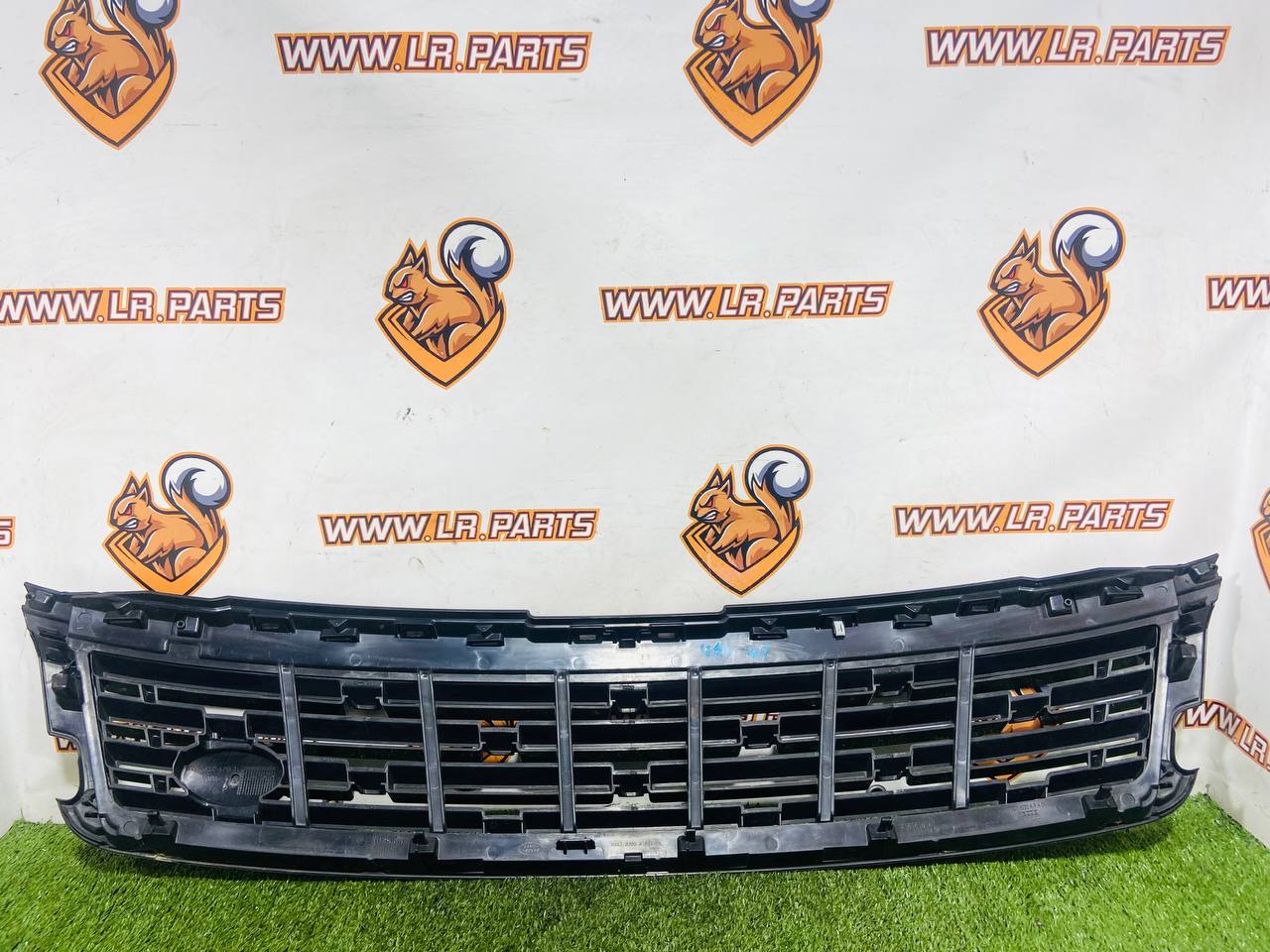 LR181752 Grille without upper part Range Rover Sport L461 (2023-) Used cost € in stock 2 pcs.