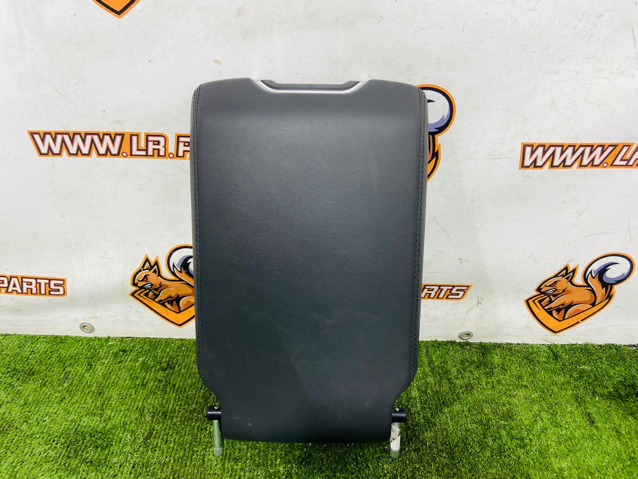 LR183491 Armrest Range Rover Sport L461 (2023-) Used cost € in stock 3 pcs.