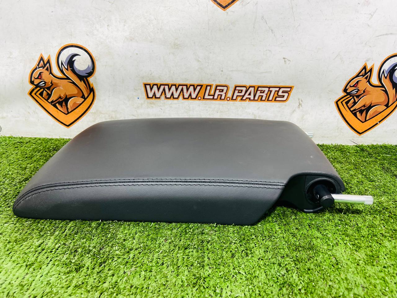 LR183491 Armrest Range Rover Sport L461 (2023-) Used cost € in stock 3 pcs.