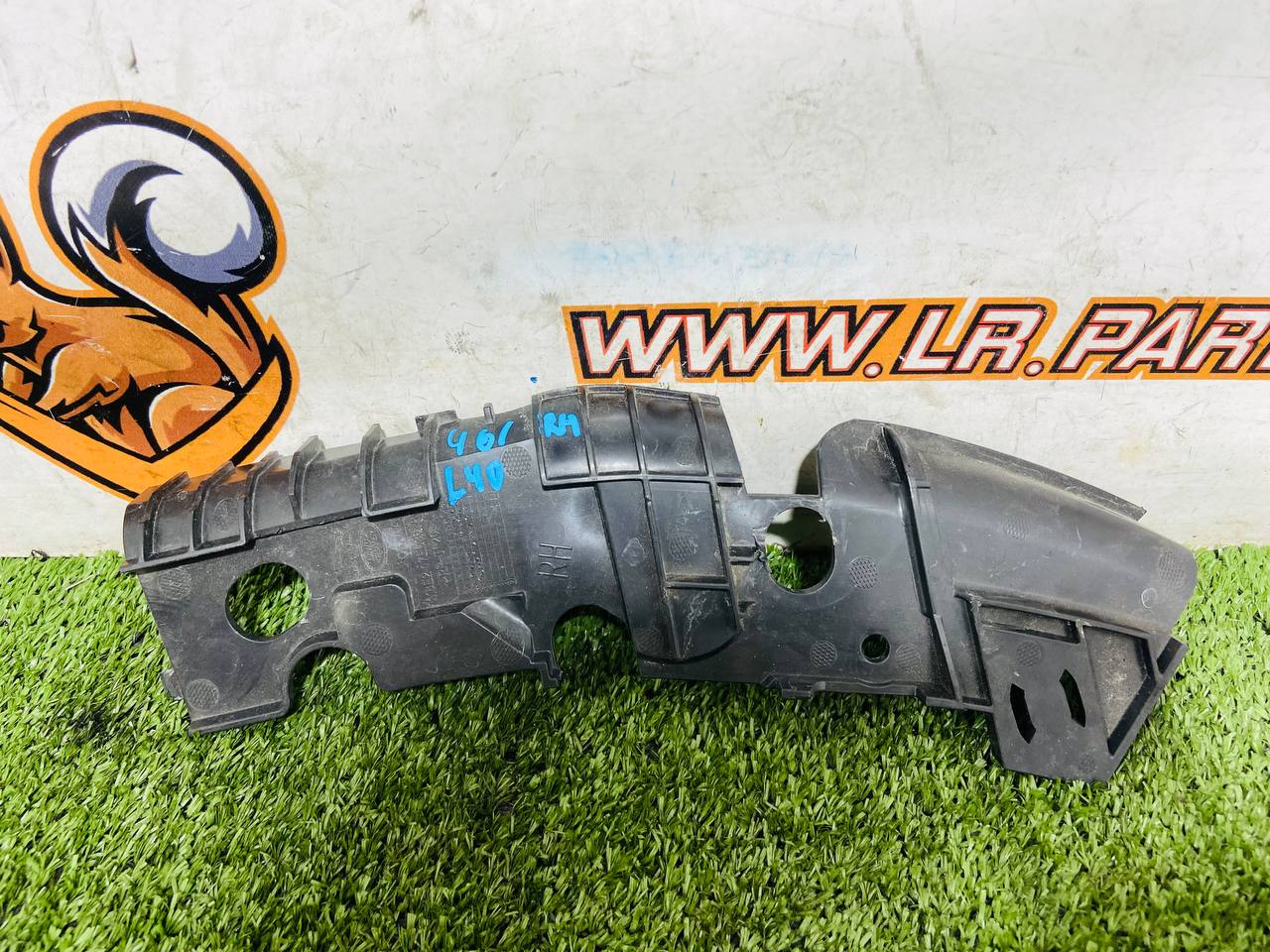 LR184974 Right bracket of the front bumper Range Rover Sport L461 (2023-) Used cost € in stock 1 pcs.