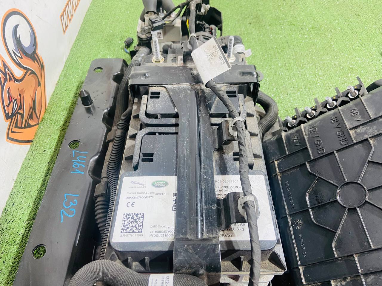 LR185127 Battery holder bracket upper clamp large Range Rover Sport L461 (2023-) Used cost € in stock 1 pcs.