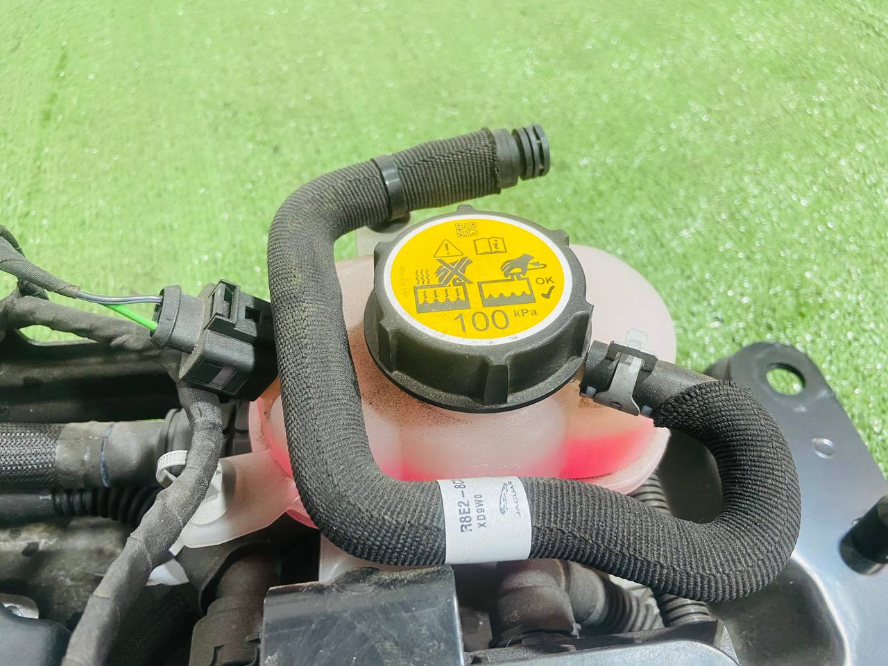 LR185282 Expansion tank for inverter cooling Range Rover Sport L461 (2023-) Used cost € in stock 1 pcs.