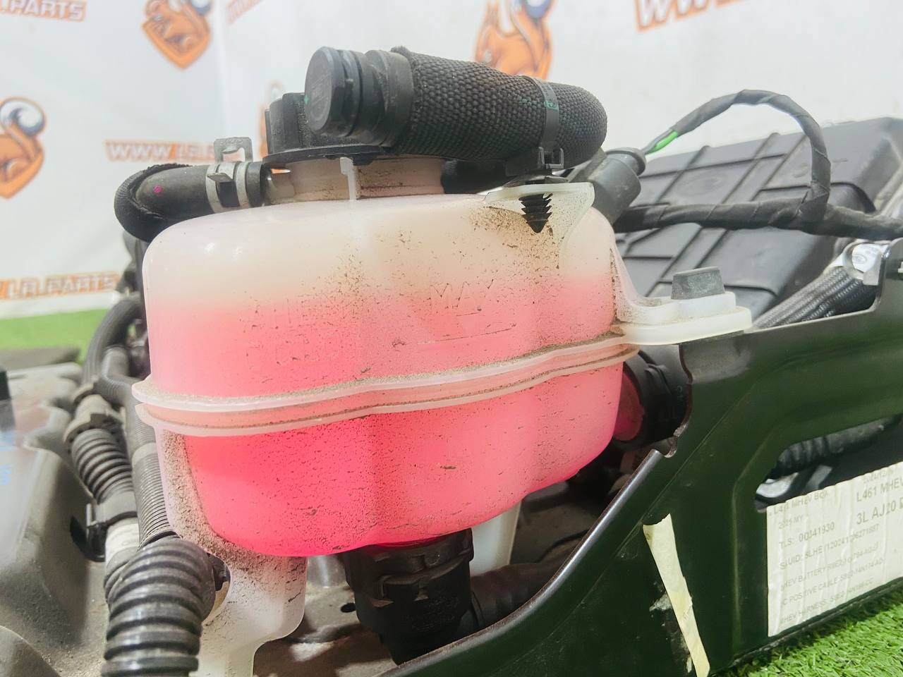 LR185282 Expansion tank for inverter cooling Range Rover Sport L461 (2023-) Used cost € in stock 1 pcs.