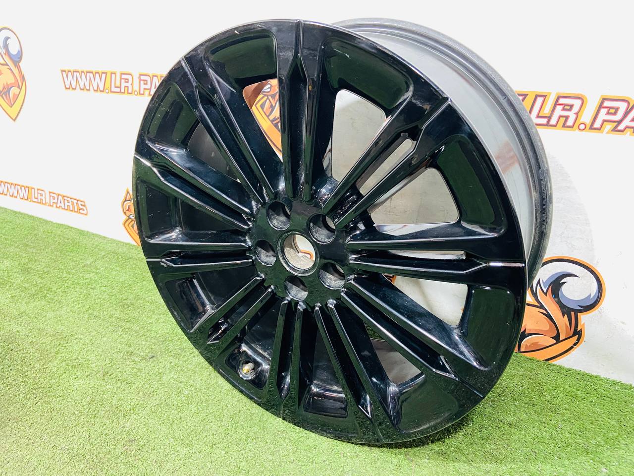 LR185897 R20 Wheel Disk Crescendo Gloss Black Range Rover Evoque New L551 (2019-) Used cost € in stock 2 pcs.