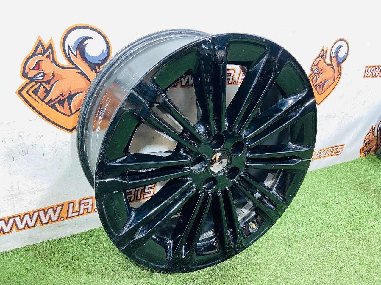LR185897 R20 Wheel Disk Crescendo Gloss Black Range Rover Evoque New L551 (2019-) Used cost € in stock 2 pcs.