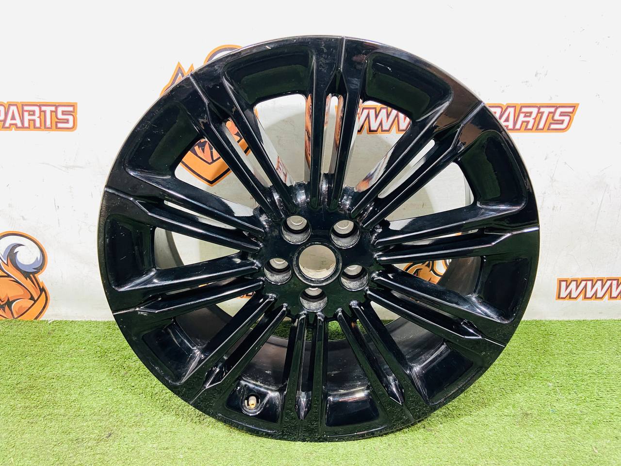 LR185897 R20 Wheel Disk Crescendo Gloss Black Range Rover Evoque New L551 (2019-) Used - Image 18
