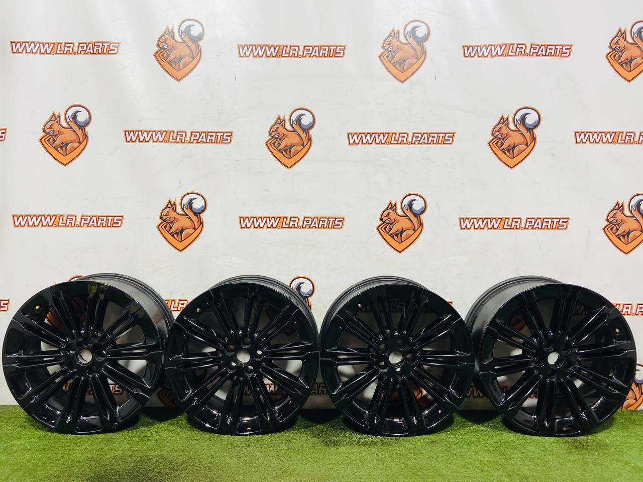 LR185897 Wheel rim R20 set Crescendo Gloss Black Range Rover Evoque New L551 (2019-) Used cost € in stock 1 pcs.
