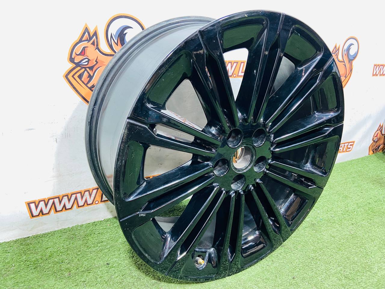 LR185897 R20 Wheel Disk Crescendo Gloss Black Range Rover Evoque New L551 (2019-) Used cost € in stock 2 pcs.