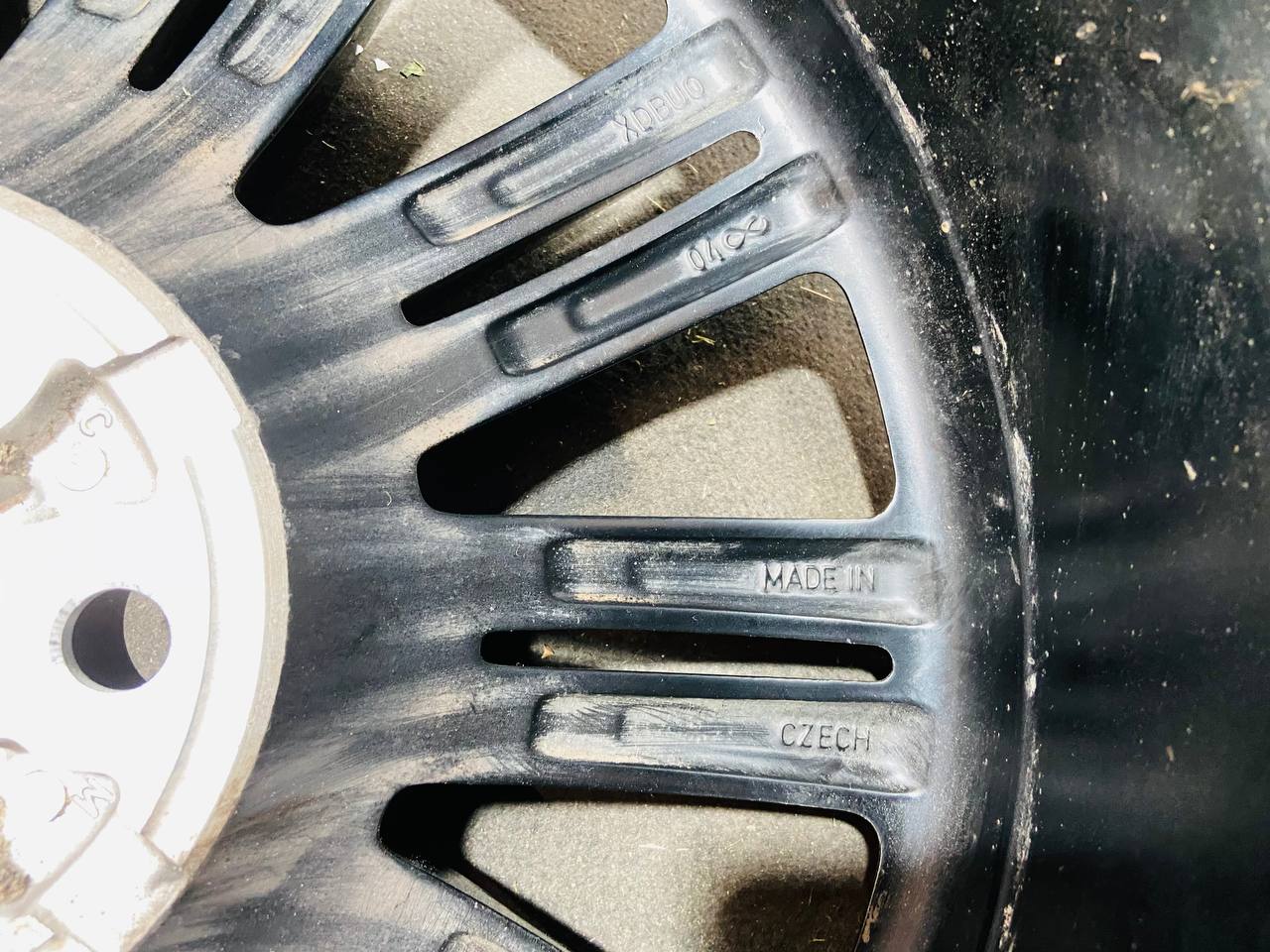 LR185897 R20 Wheel Disk Crescendo Gloss Black Range Rover Evoque New L551 (2019-) Used cost € in stock 2 pcs.