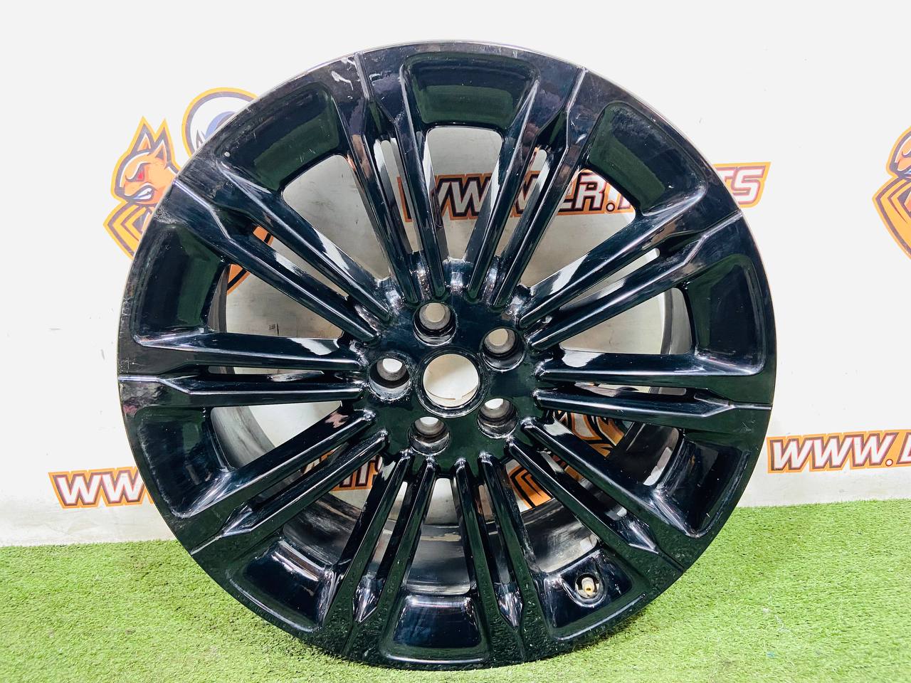 LR185897 R20 Wheel Disk Crescendo Gloss Black Range Rover Evoque New L551 (2019-) Used cost € in stock 2 pcs.