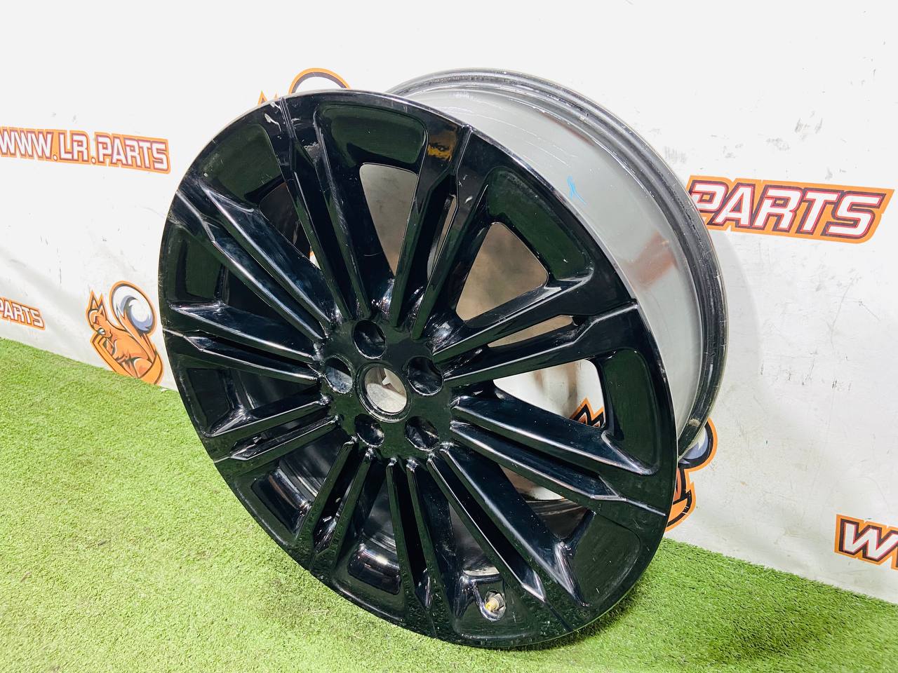 LR185897 R20 Wheel Disk Crescendo Gloss Black Range Rover Evoque New L551 (2019-) Used cost € in stock 2 pcs.