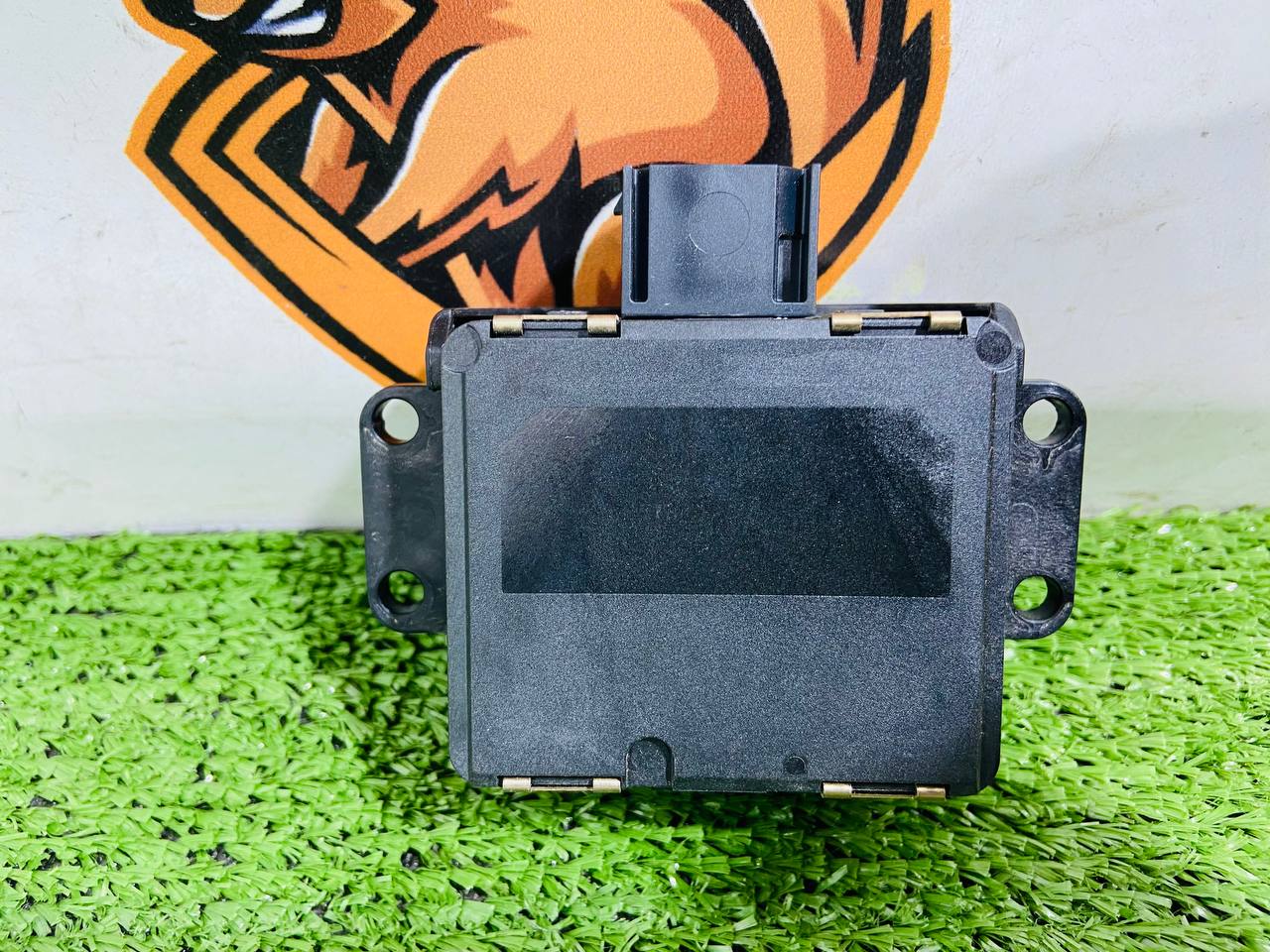 LR186587 Active cruise control radar Land Rover Discovery Sport L550 (2015-) Used cost 600 € in stock 1 pcs.