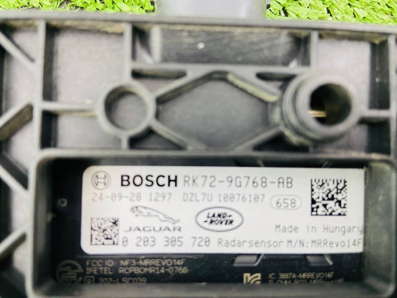 LR186587 Active cruise control radar Land Rover Discovery Sport L550 (2015-) Used cost 600 € in stock 1 pcs.