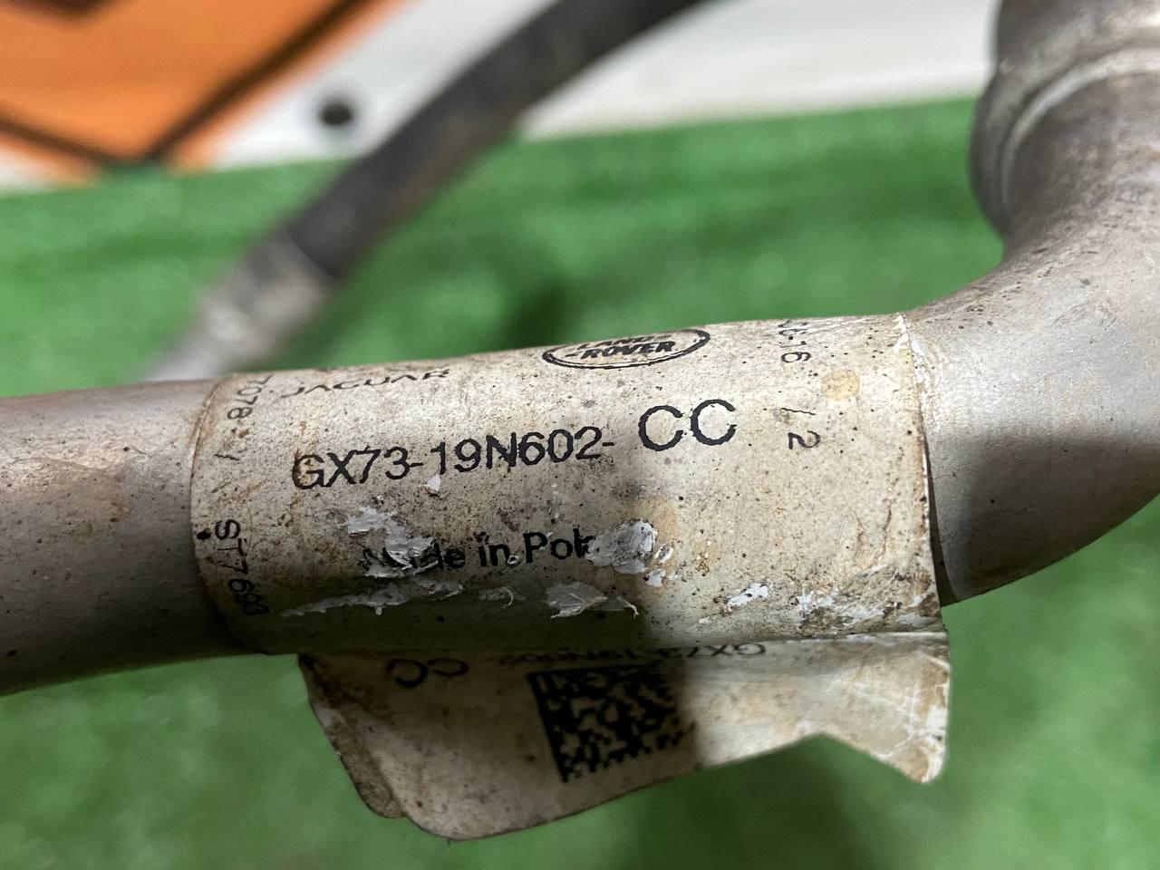 T2H15504 Air conditioning pipe for Jaguar F-Pace X761 (2017-) Used cost 50 € in stock 5 pcs.