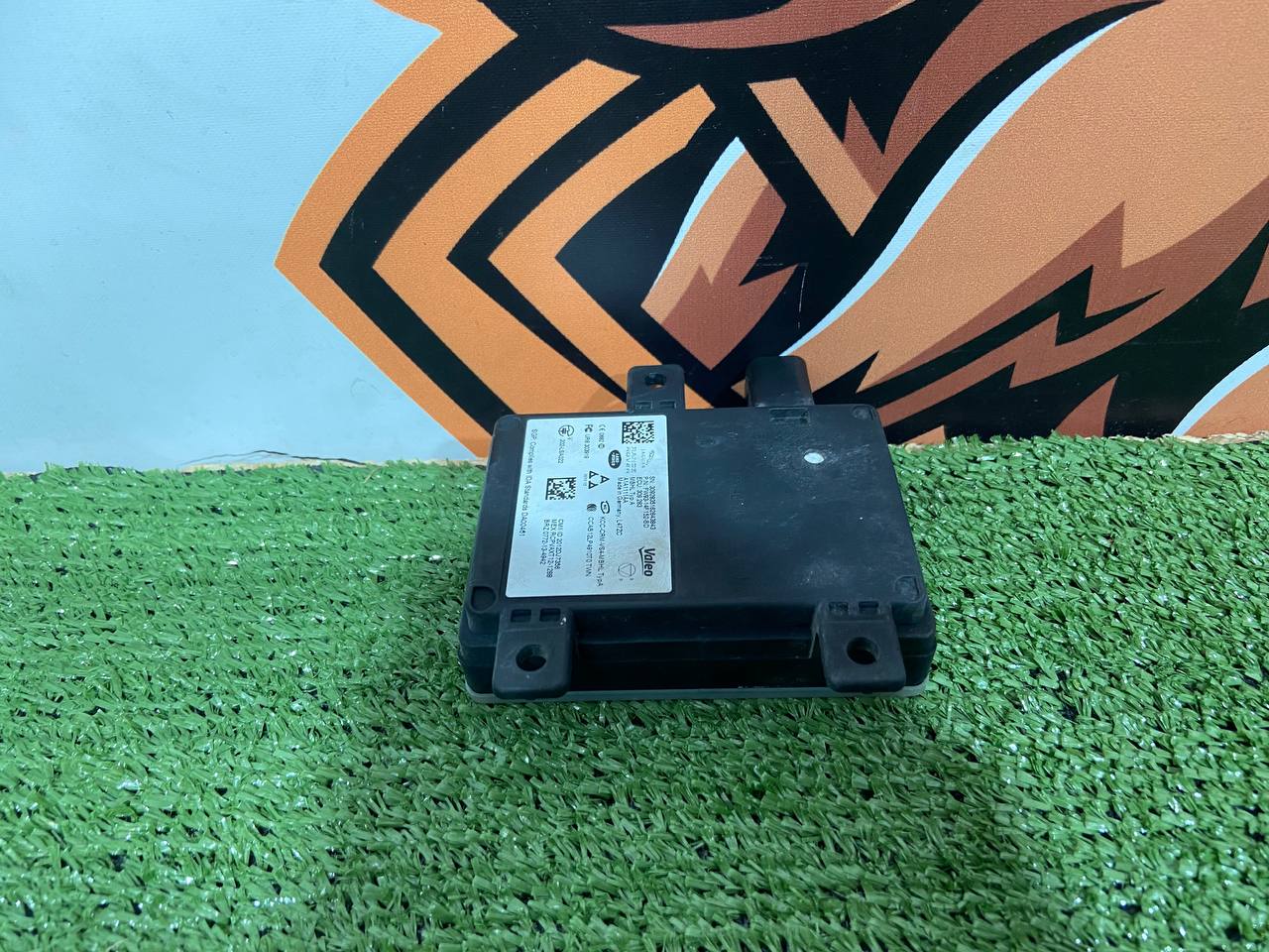 T2H1963 Dead (Blind) Zone Sensor Jaguar XF X260 (2015-) Used - Image 13