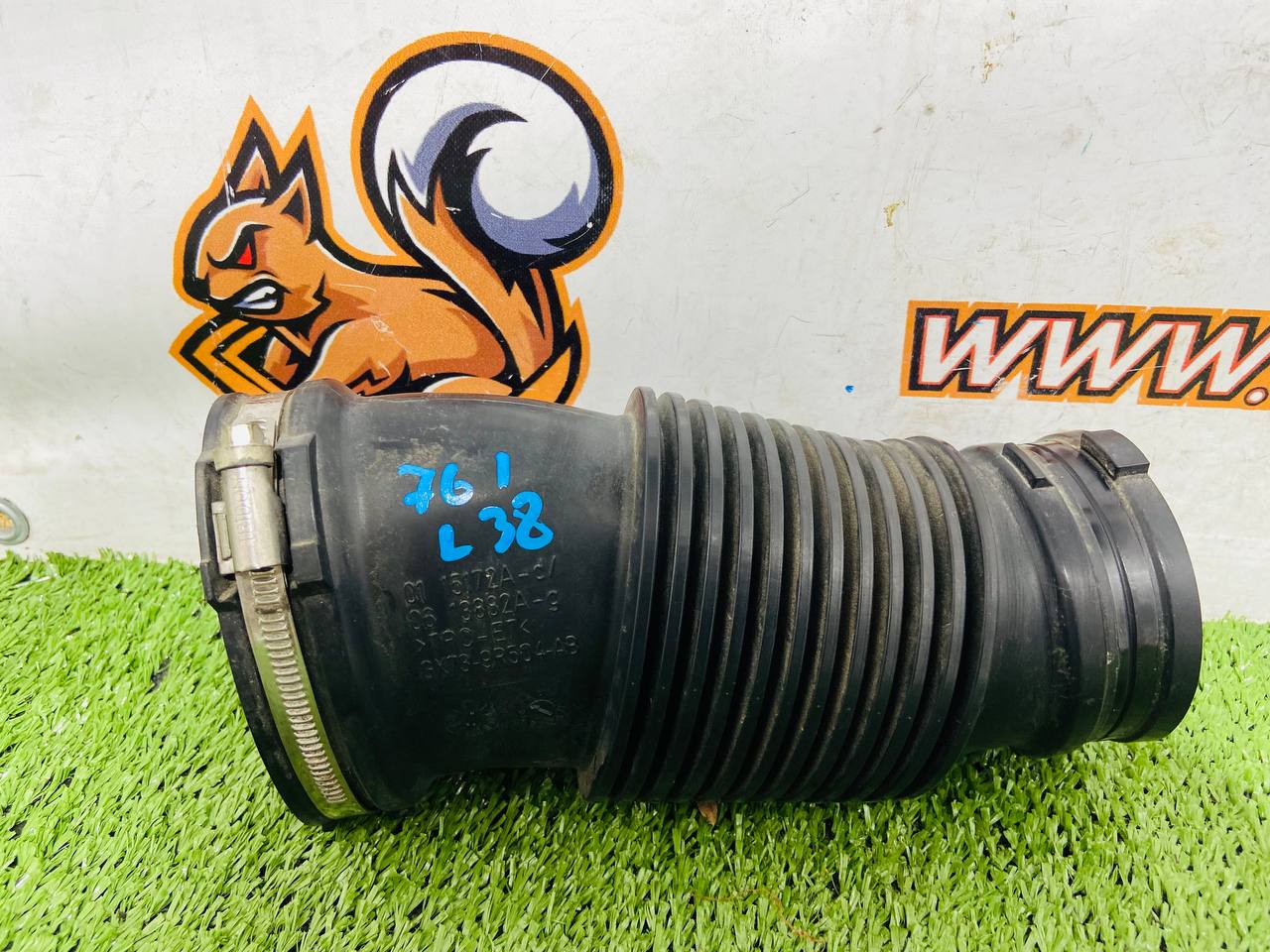 T2H25122 Intake hose of air filter Jaguar F-Pace X761 (2017-) Used cost € in stock 2 pcs.