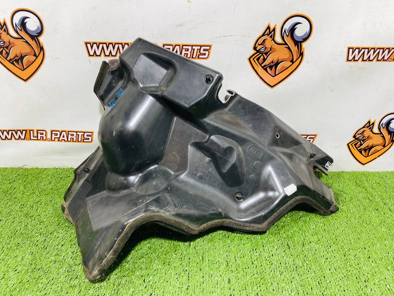 T2H2608 Upper left motor compartment isolator Jaguar F-Pace X761 (2017-) Used cost € in stock 1 pcs.